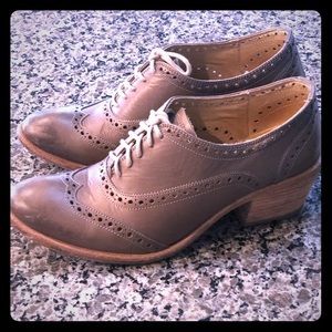 Frye Maggie Wingtip Oxfords, size 9